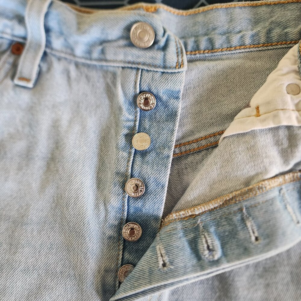 Levi's® Women's 501® Original Shorts | Blue | W33 - Picture 4 of 6